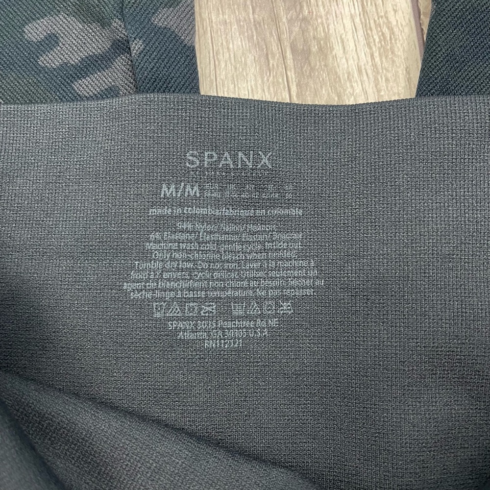 Spanx Look At Me Now Seamless Camo Leggings Size M - L - Picture 14 of 14